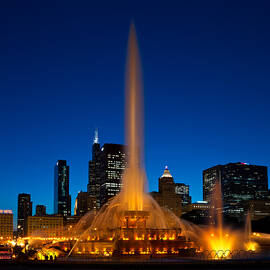 Buckingham Fountain Nightlight Chicago by Steve Gadomski